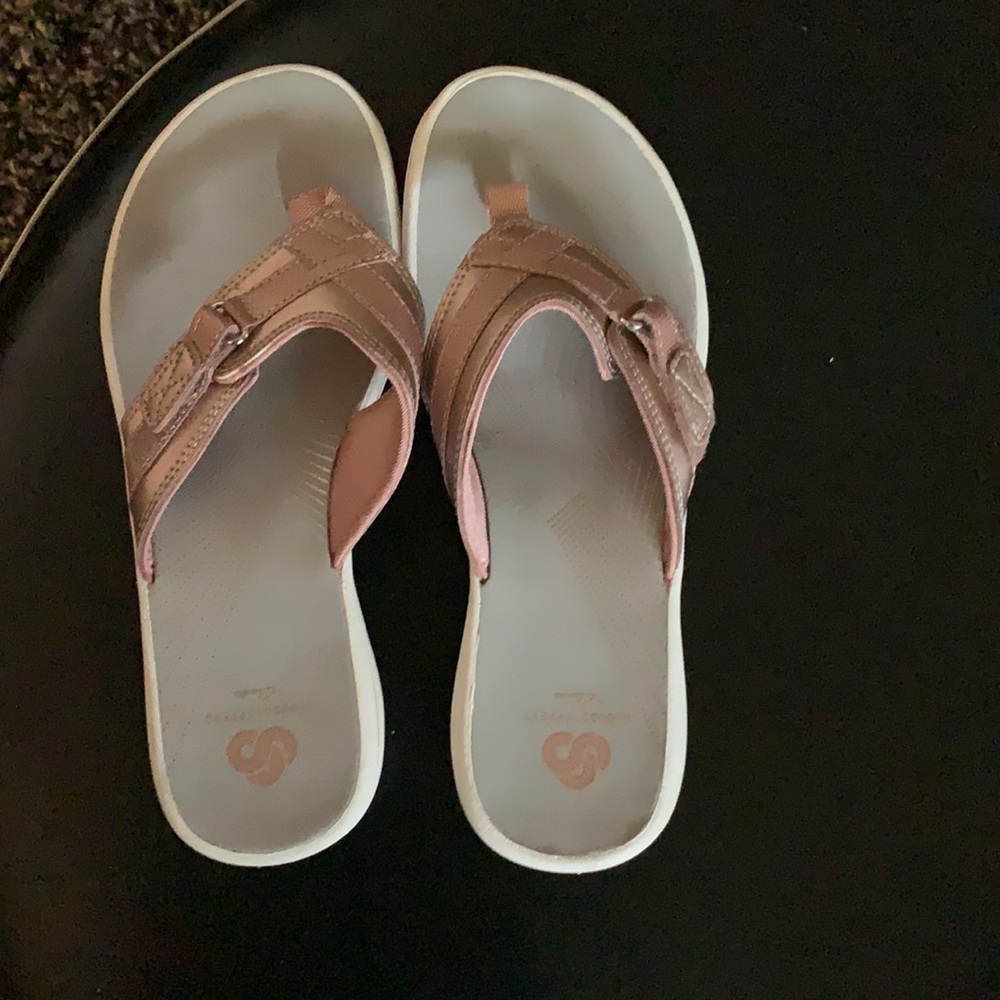 Woman’s Clark sandals/flip flops size 7.